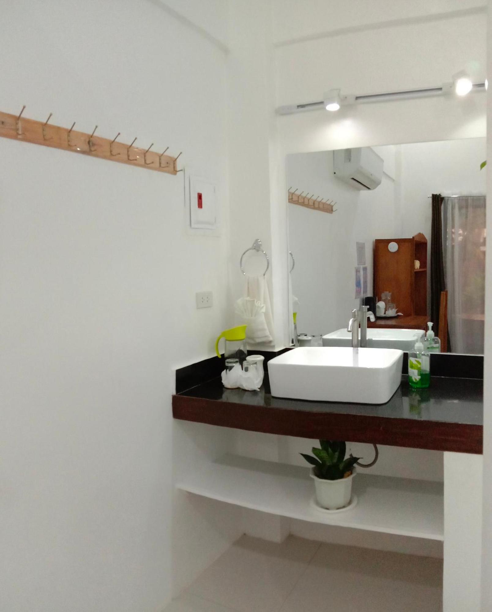 Corong Beach Resort Ель-Нідо Екстер'єр фото